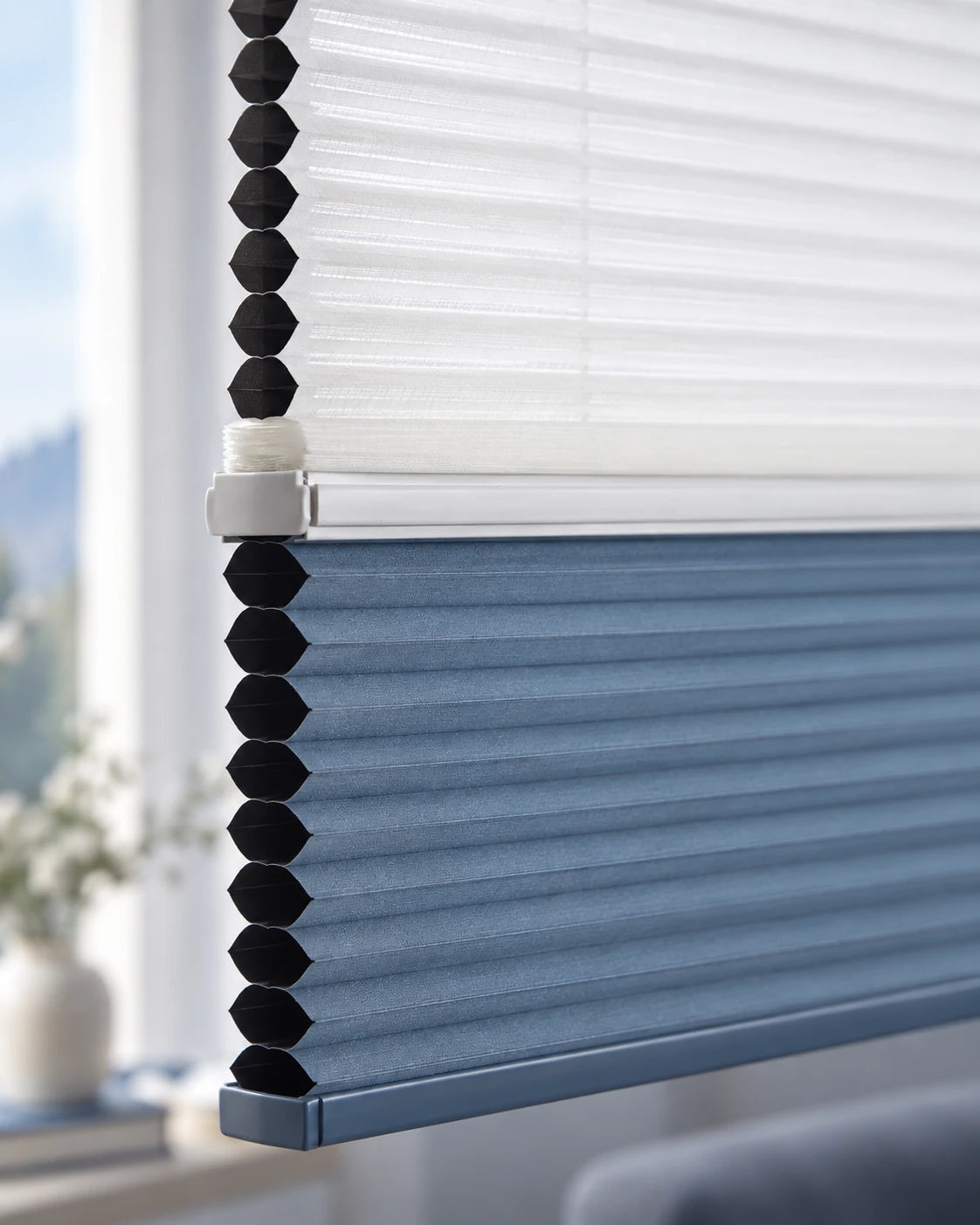 Day-and-night honeycomb shade · Honeycomb side profile