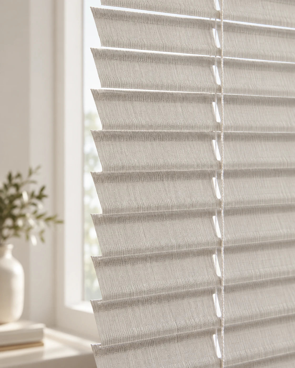 Horizontal fabric blinds · Slat detail