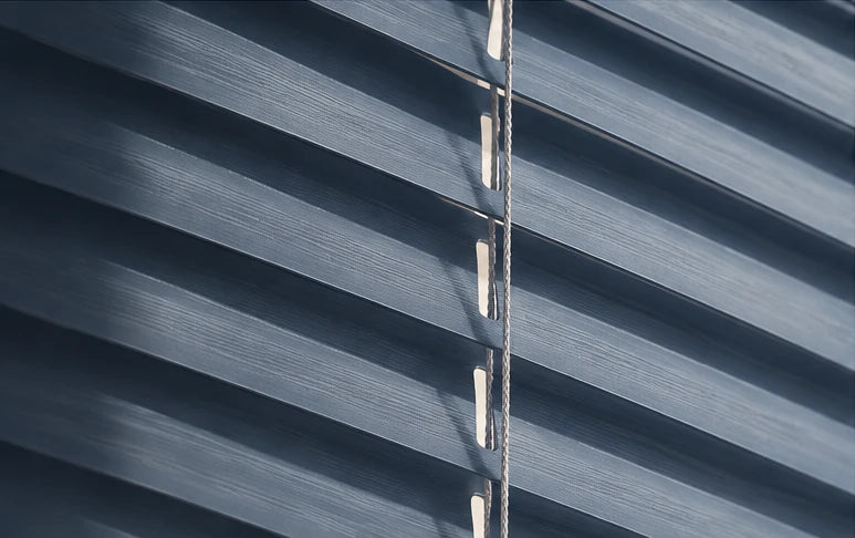 S-profile polymer blinds · Slat detail